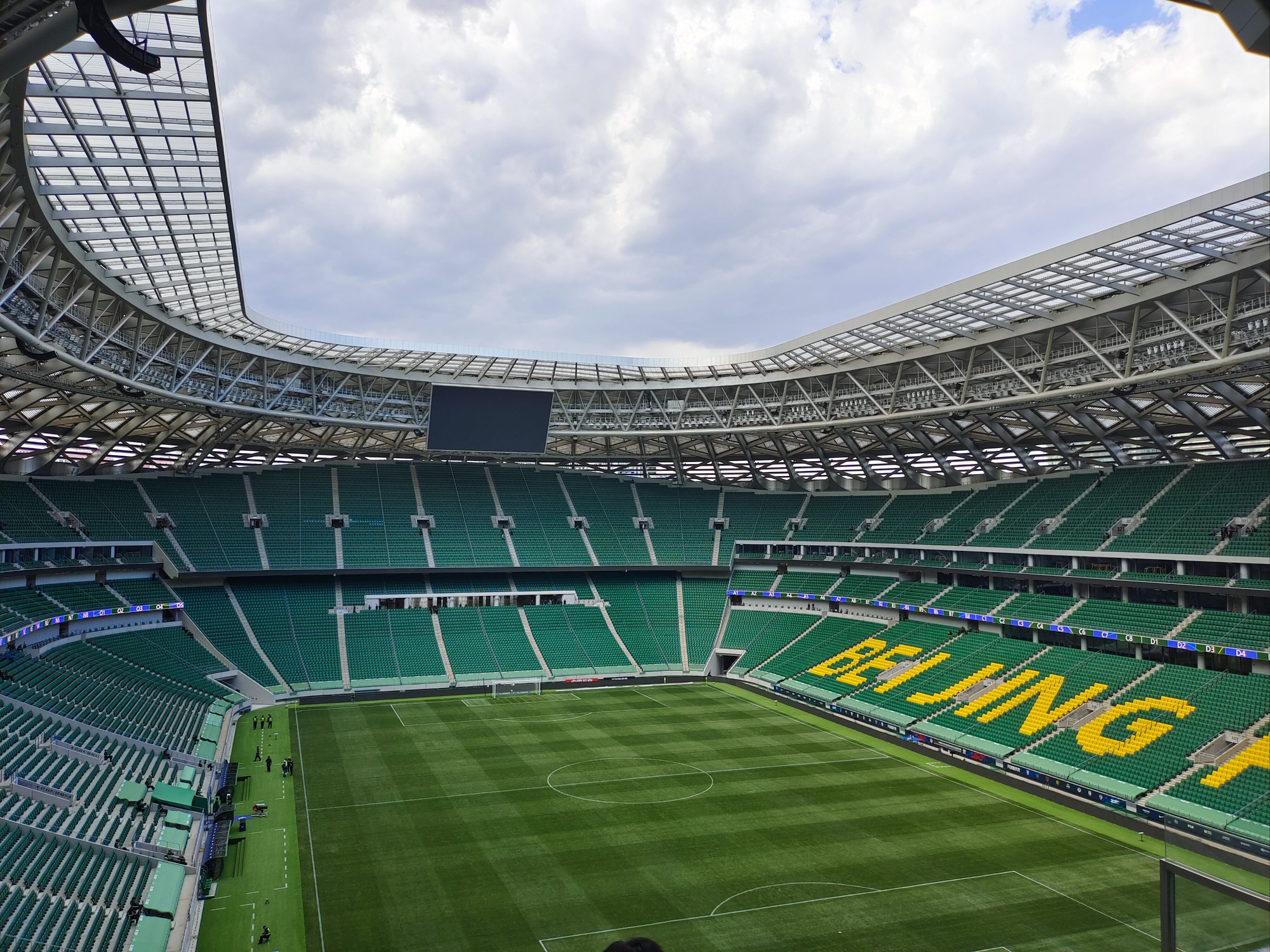 热闹的球场！球员们用实力诠释激情，引爆现场