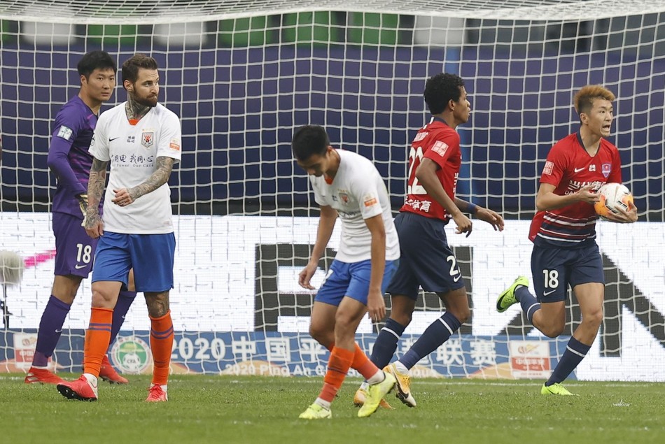 关于鲁能负重庆：保级形势再次混乱的信息