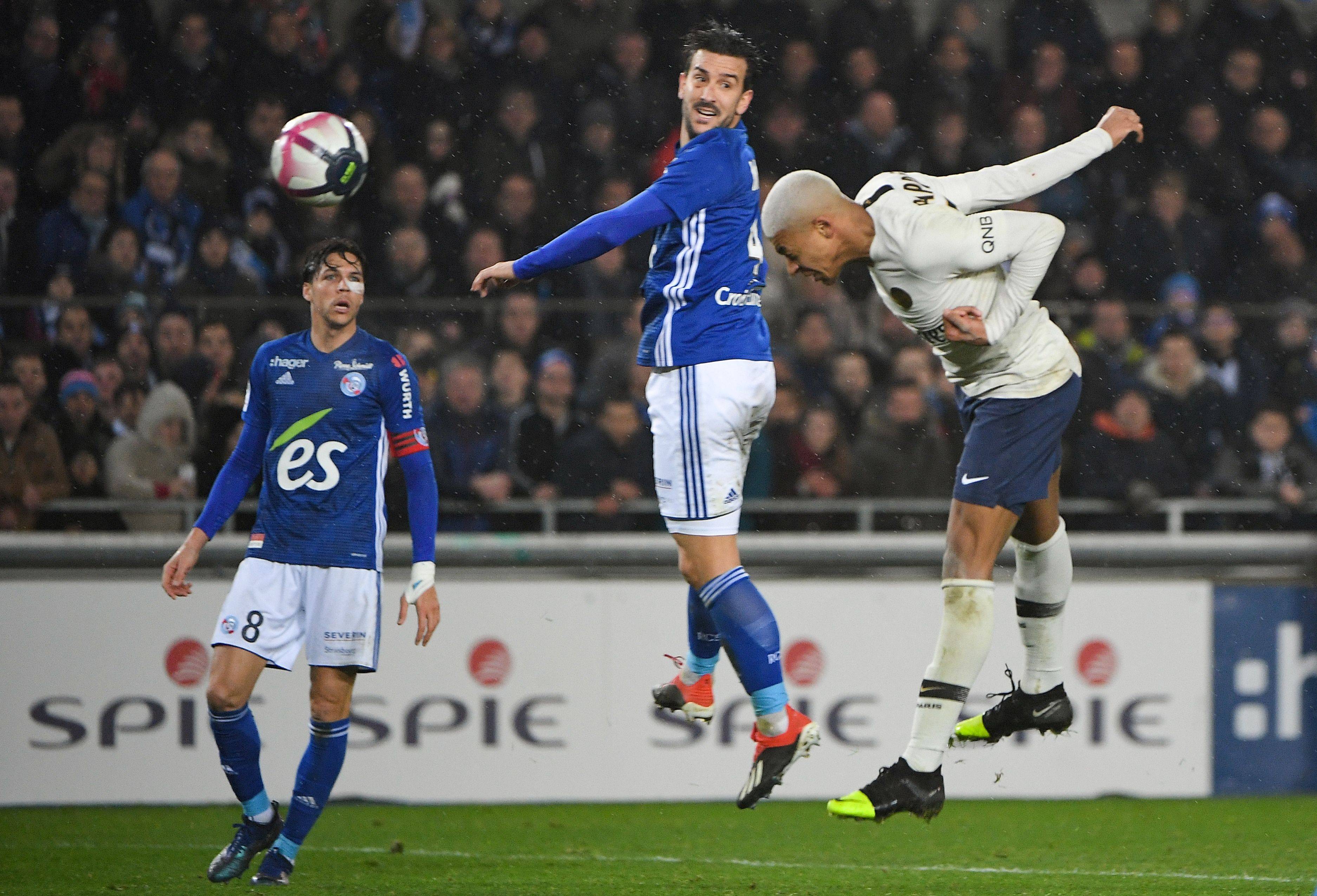 体育场上的较量充满激情和悬念