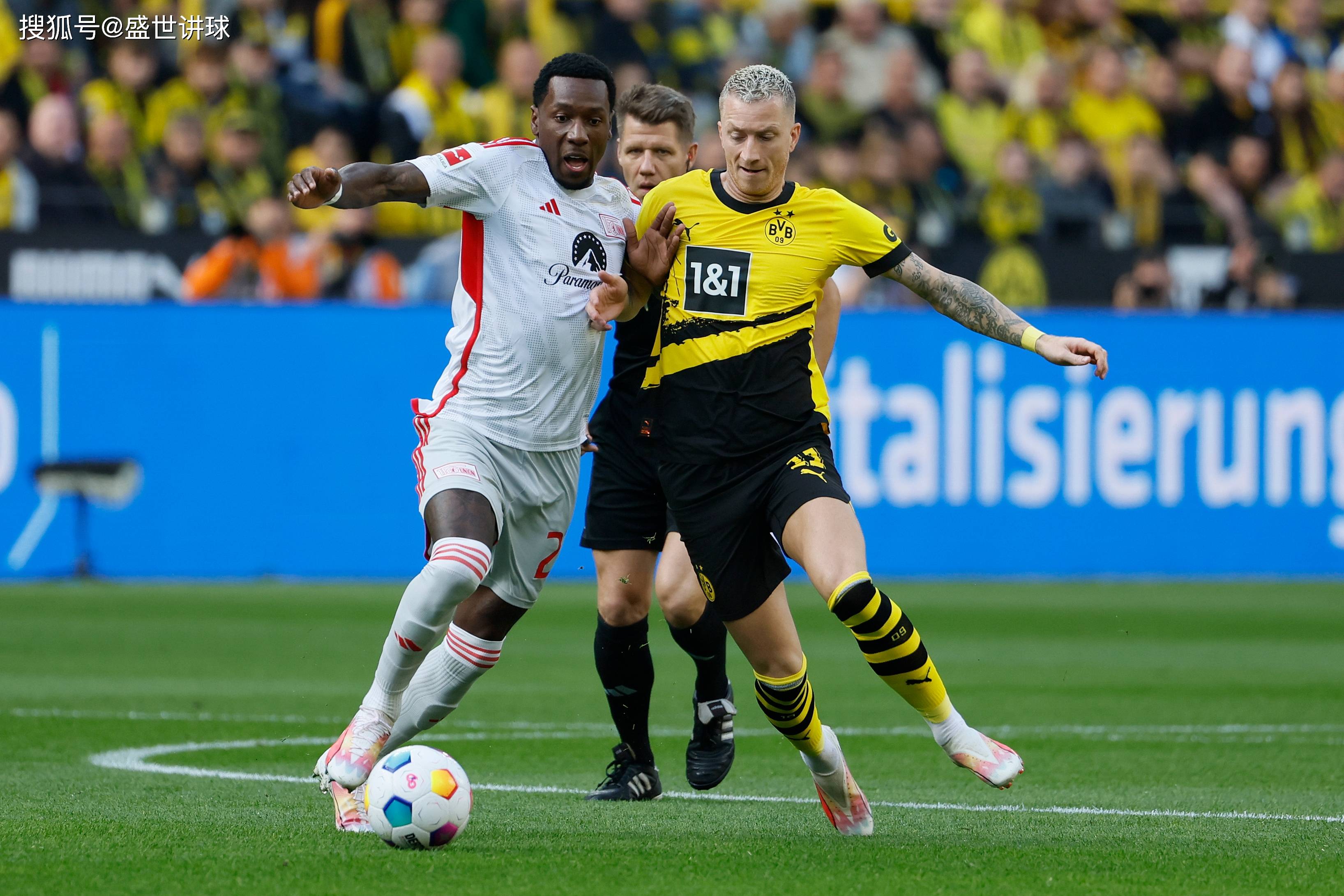 多特蒙德队再胜一仗，稳坐德甲榜首