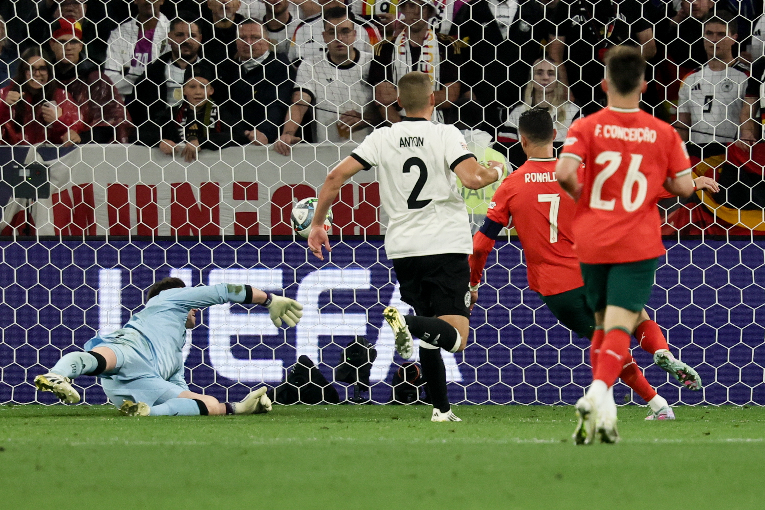 葡萄牙队再遭败绩,无缘晋级 葡萄牙队再遭败绩,无缘晋级