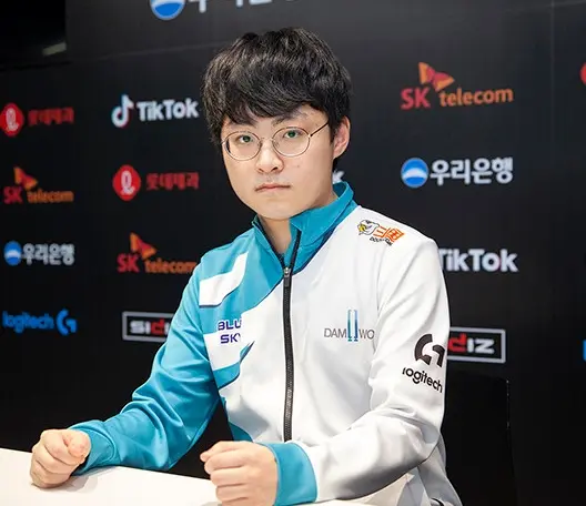 包含T1碾压DRX2，ShowMaker惊艳世界的词条